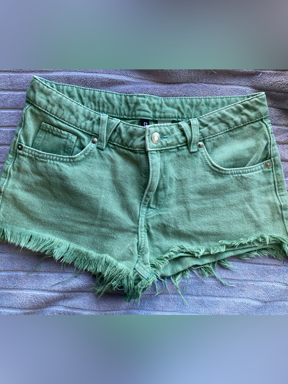 H&M Mint Sage Green Frayed Denim Shorts size 4